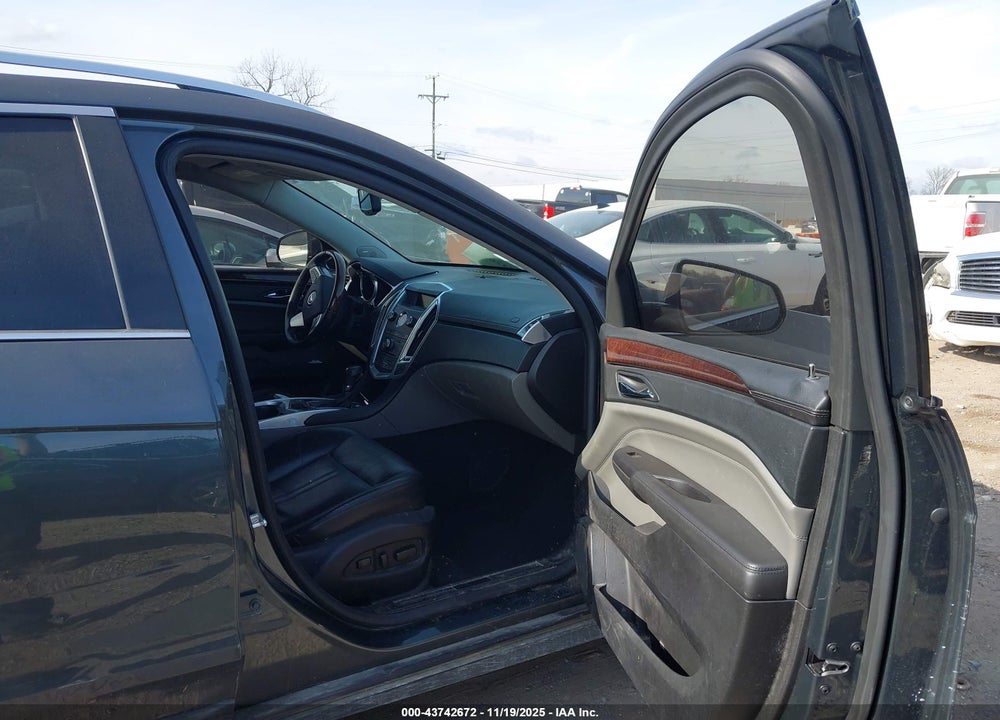 2011 CADILLAC SRX LUXURY COLLECTION VIN: 3GYFNAEY8BS526057