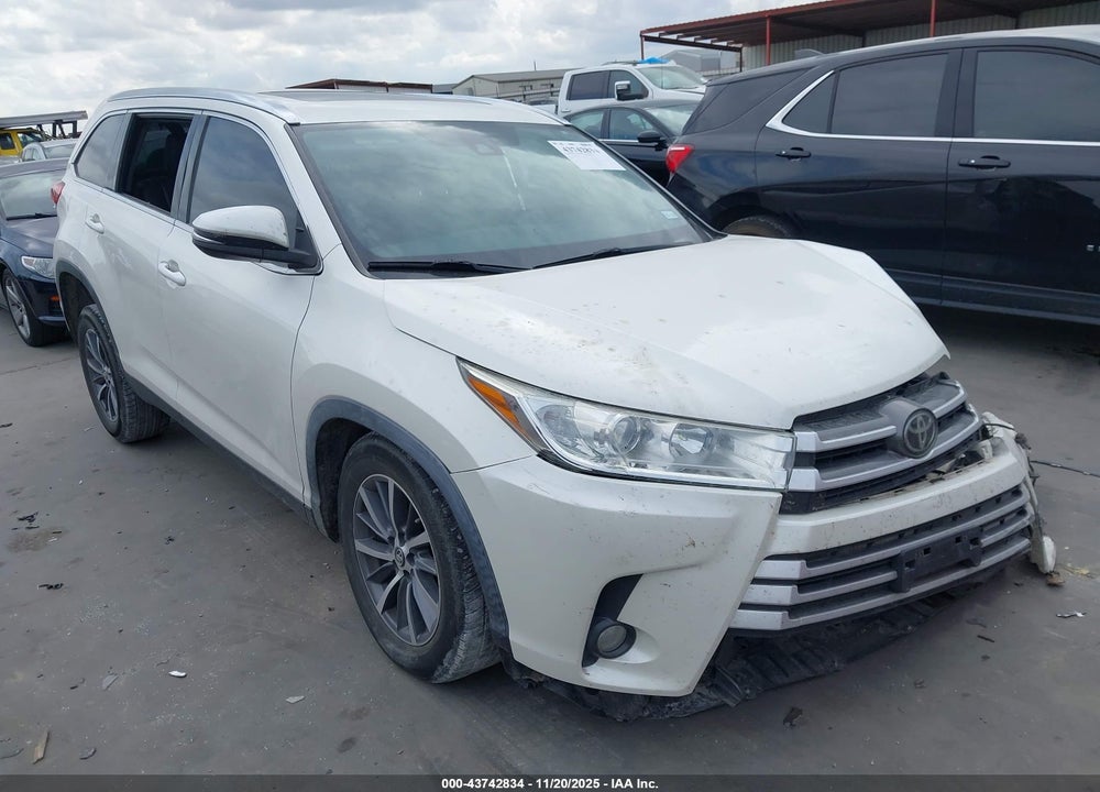 2019 TOYOTA HIGHLANDER XLE VIN: 5TDKZRFH7KS571050