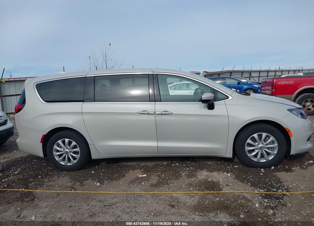 2017 CHRYSLER PACIFICA TOURING VIN: 2C4RC1DG0HR771006