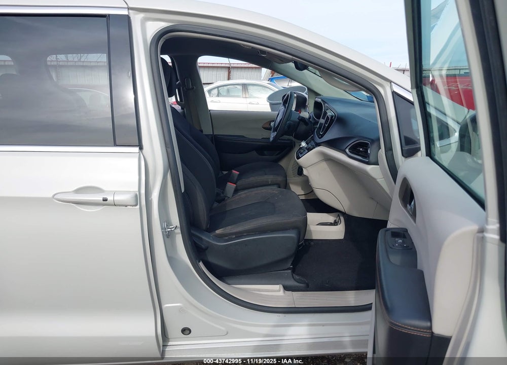 2017 CHRYSLER PACIFICA TOURING VIN: 2C4RC1DG0HR771006