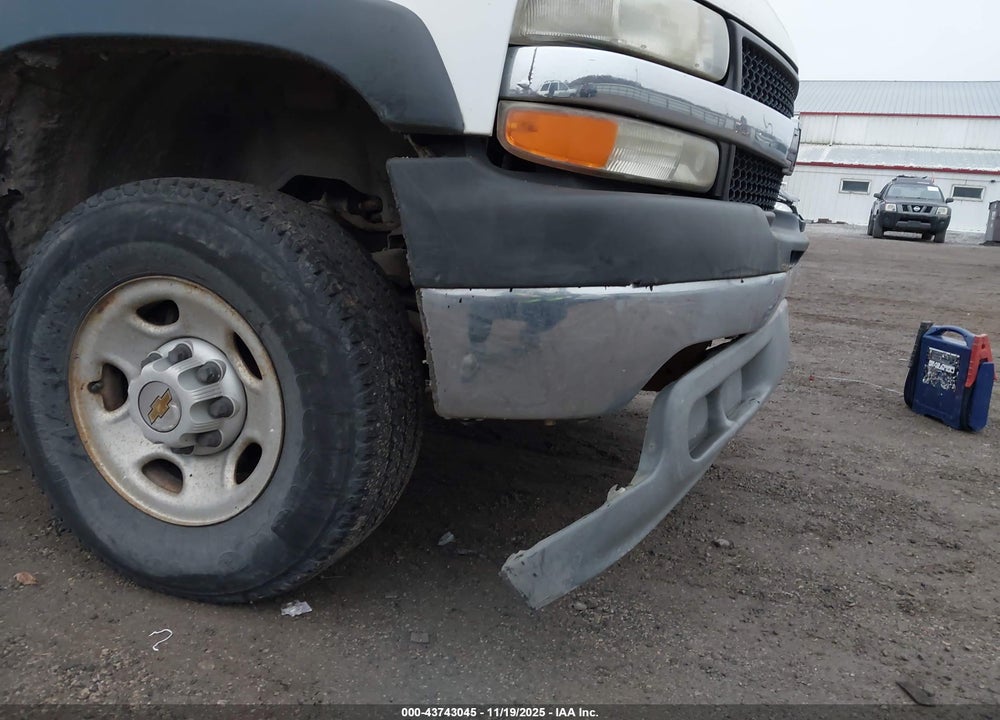 2001 CHEVROLET SILVERADO 2500HD VIN: 1GCHC24U51E273555