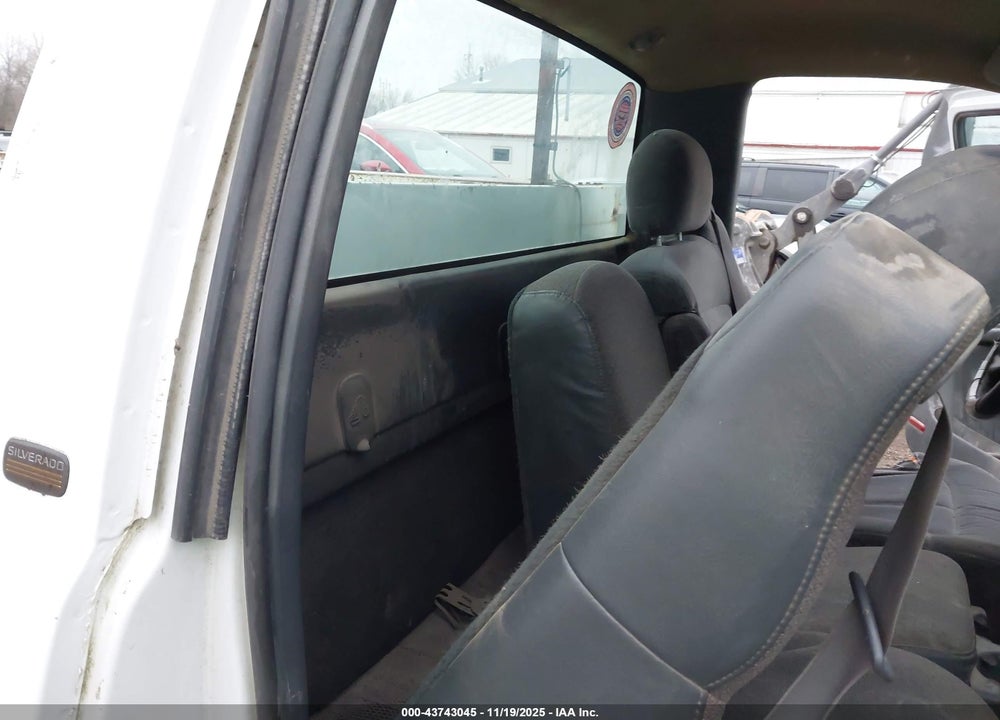 2001 CHEVROLET SILVERADO 2500HD VIN: 1GCHC24U51E273555