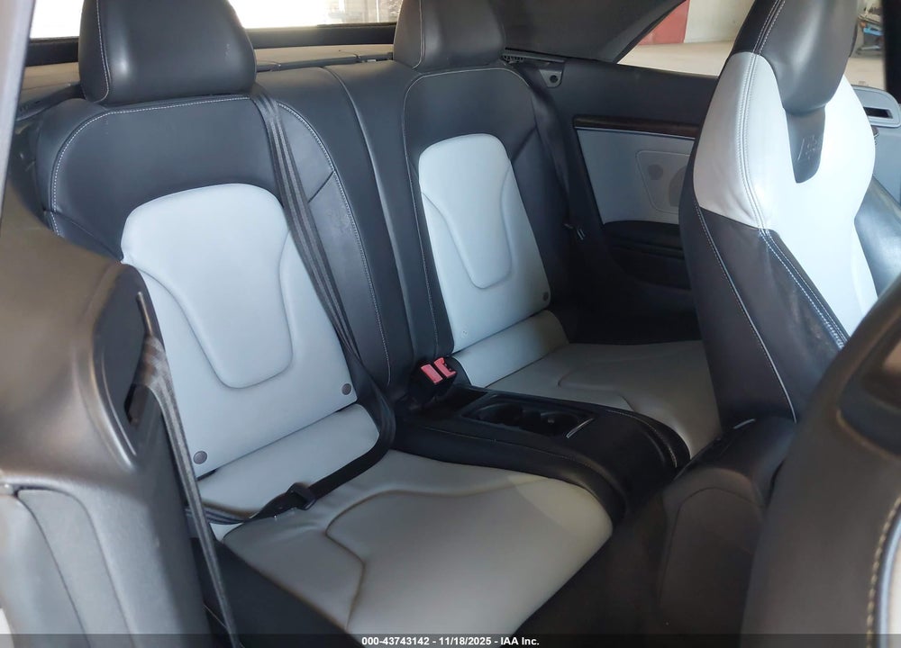 2010 AUDI S5 3.0 PREMIUM PLUS VIN: WAUCGAFH8AN013625