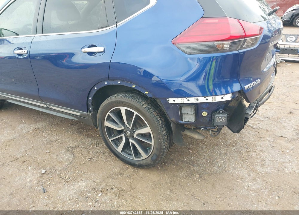 2017 NISSAN ROGUE SL VIN: 5N1AT2MV9HC812593