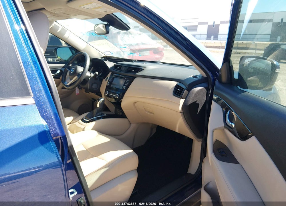 2017 NISSAN ROGUE SL VIN: 5N1AT2MV9HC812593