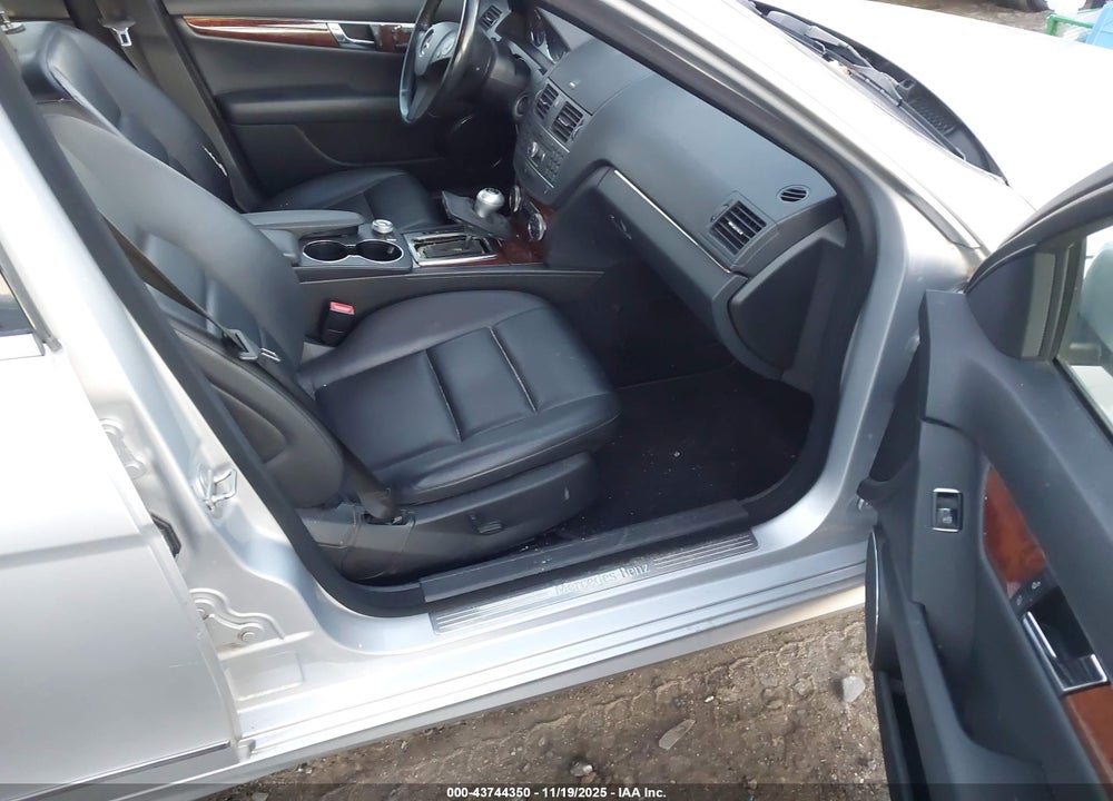 2011 MERCEDES-BENZ C 300 SPORT 4MATIC VIN: WDDGF8BB5BR171230