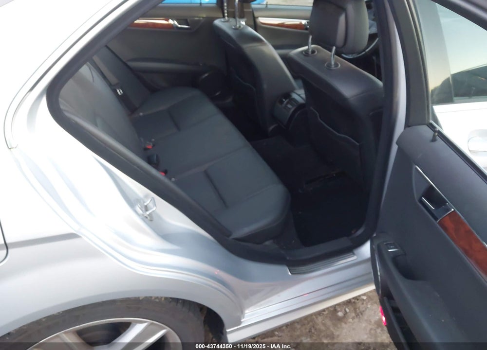 2011 MERCEDES-BENZ C 300 SPORT 4MATIC VIN: WDDGF8BB5BR171230