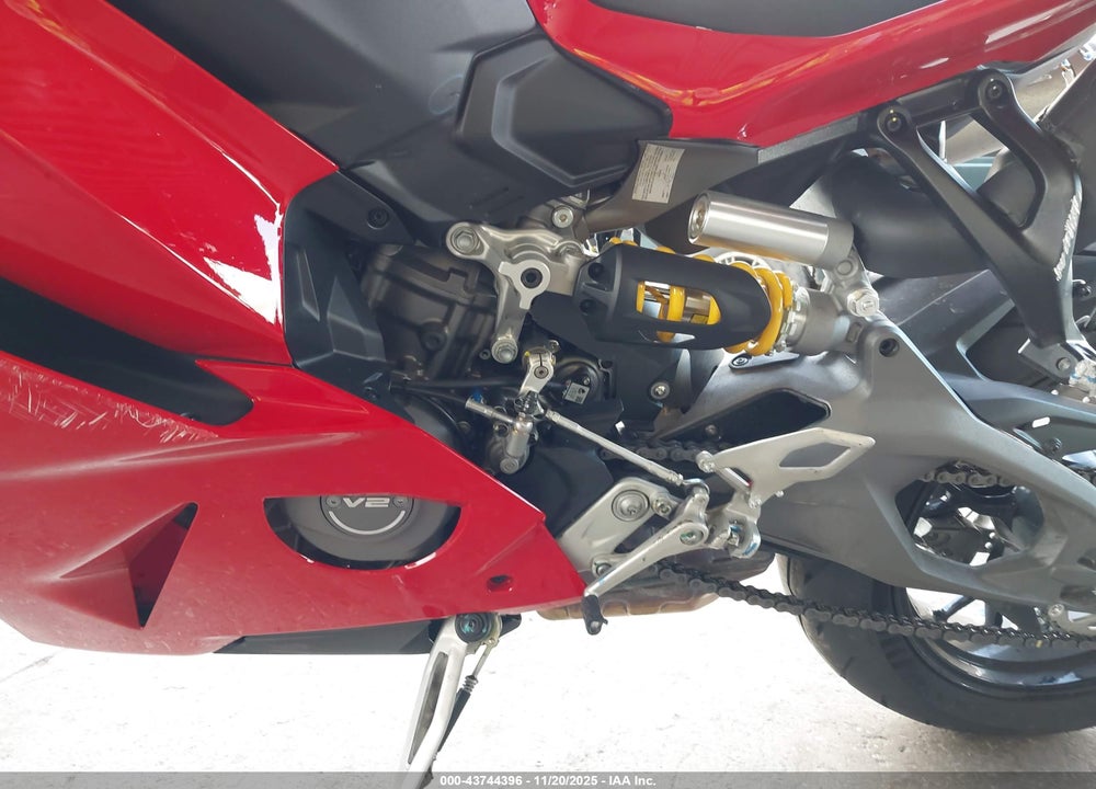 2026 DUCATI PANIGALE V2/V2 S VIN: ZDMHAU8T3TB003428