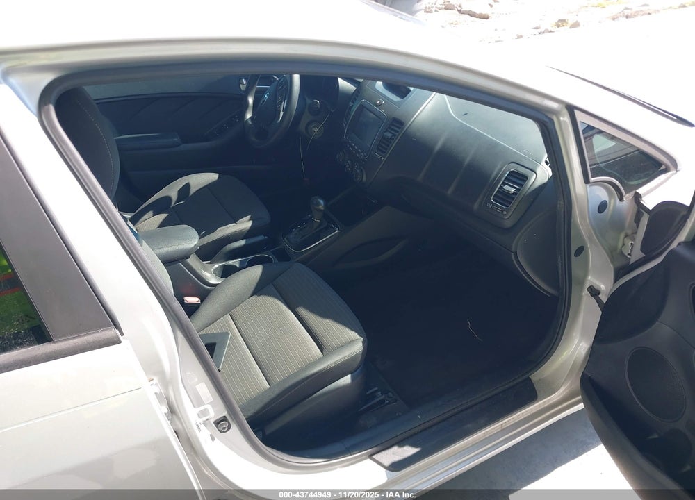 2018 KIA FORTE VIN: 3KPFL4A7XJE247250