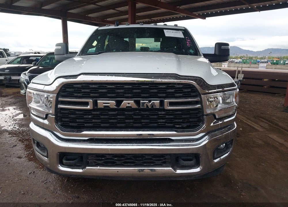 2024 RAM 3500 BIG HORN  4X4 8' BOX VIN: 3C63RRHL2RG344788