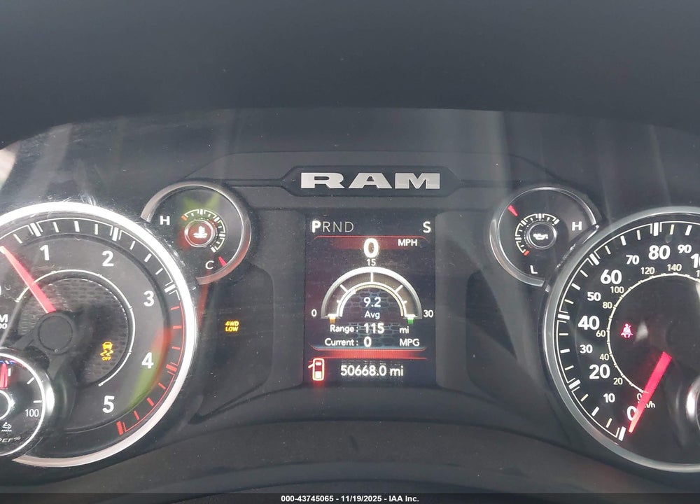 2024 RAM 3500 BIG HORN  4X4 8' BOX VIN: 3C63RRHL2RG344788
