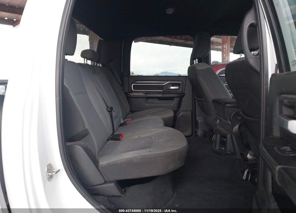 2024 RAM 3500 BIG HORN  4X4 8' BOX VIN: 3C63RRHL2RG344788