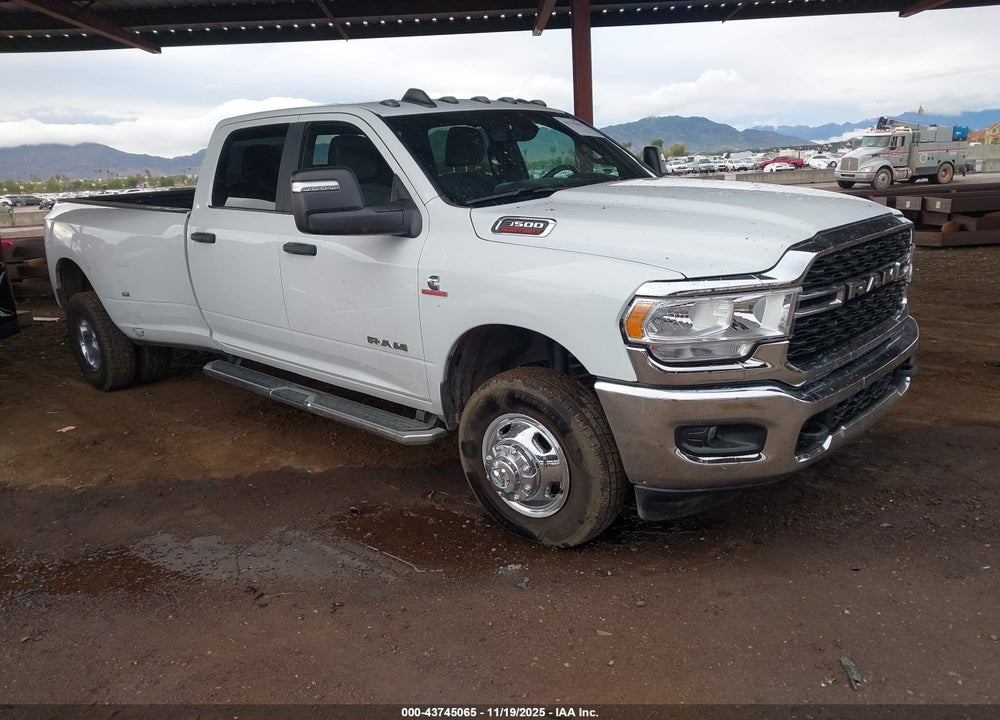 2024 RAM 3500 BIG HORN  4X4 8' BOX VIN: 3C63RRHL2RG344788