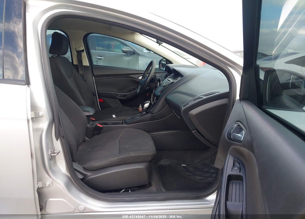 2015 FORD FOCUS SE VIN: 1FADP3F25FL259622