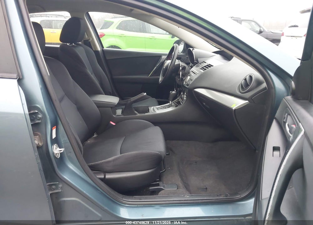 2011 MAZDA 3 S SPORT VIN: JM1BL1K67B1368194