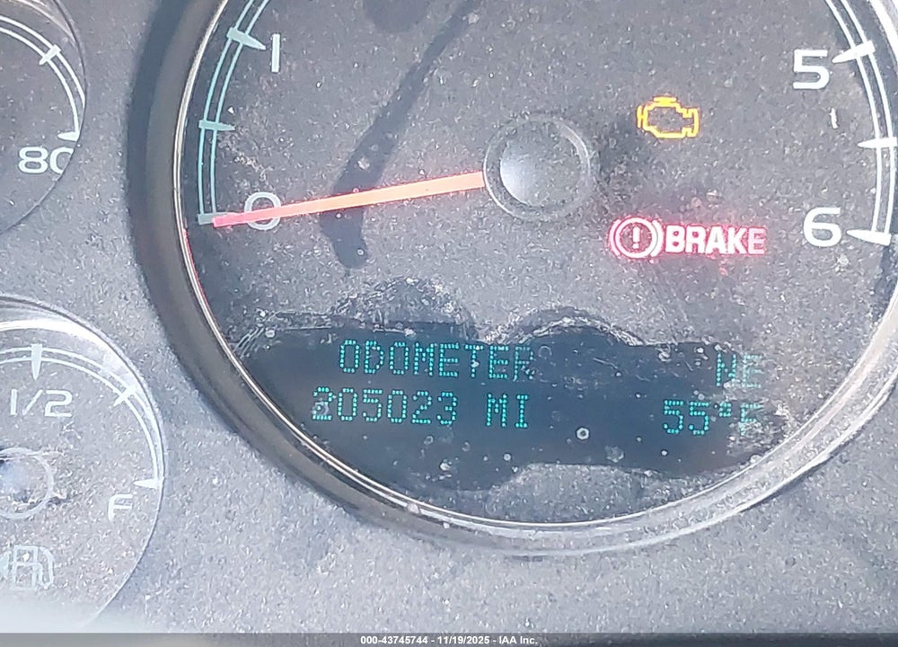 2011 CHEVROLET TAHOE LT VIN: 1GNSCBE06BR388863