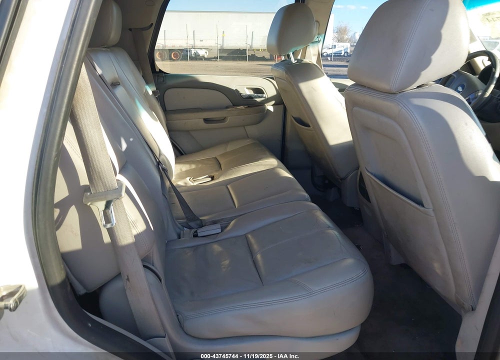 2011 CHEVROLET TAHOE LT VIN: 1GNSCBE06BR388863