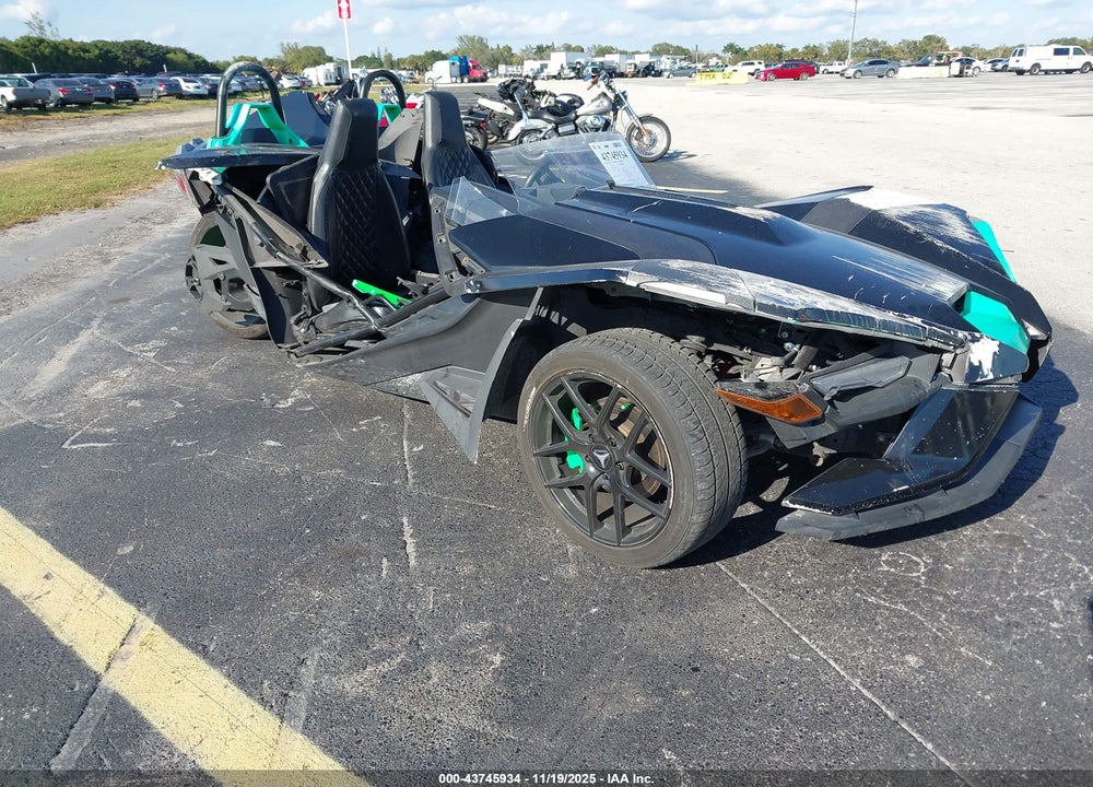 2021 POLARIS SLINGSHOT S WITH TECHNOLOGY PACKAGE VIN: 57XAATHD0M8141918