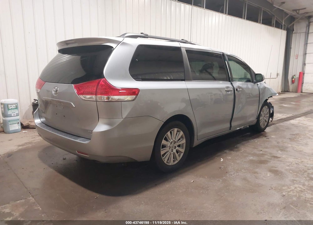 2011 TOYOTA SIENNA XLE VIN: 5TDDK3DCXBS010746