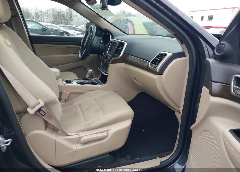 2016 JEEP GRAND CHEROKEE LAREDO VIN: 1C4RJFAG2GC420354