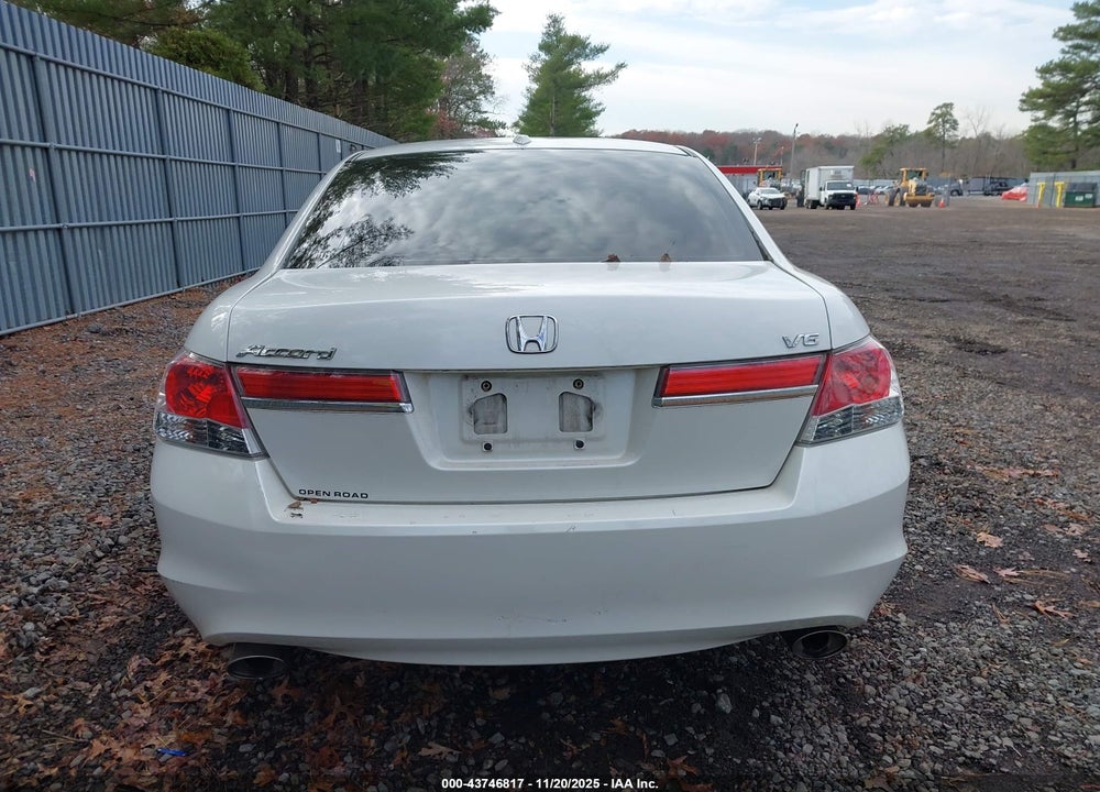 2011 HONDA ACCORD VIN: 1HGCP3F80BA026510