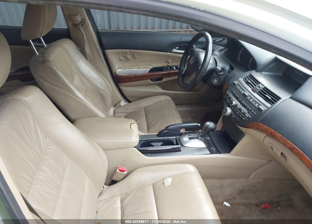 2011 HONDA ACCORD VIN: 1HGCP3F80BA026510