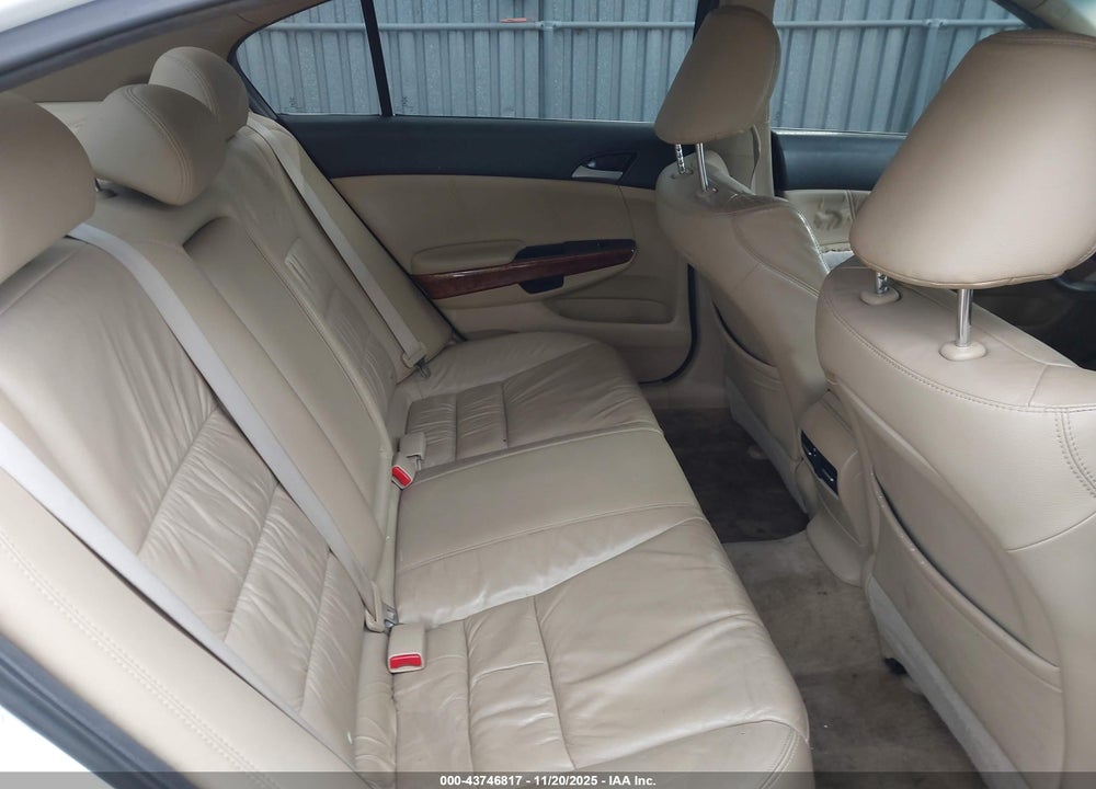 2011 HONDA ACCORD VIN: 1HGCP3F80BA026510