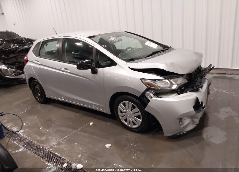 2015 HONDA FIT LX VIN: 3HGGK5H58FM765017