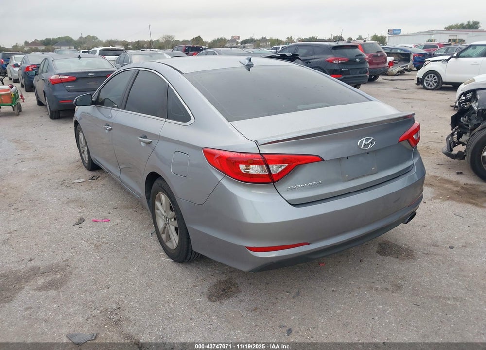 2015 HYUNDAI SONATA SE VIN: 5NPE24AF6FH008738