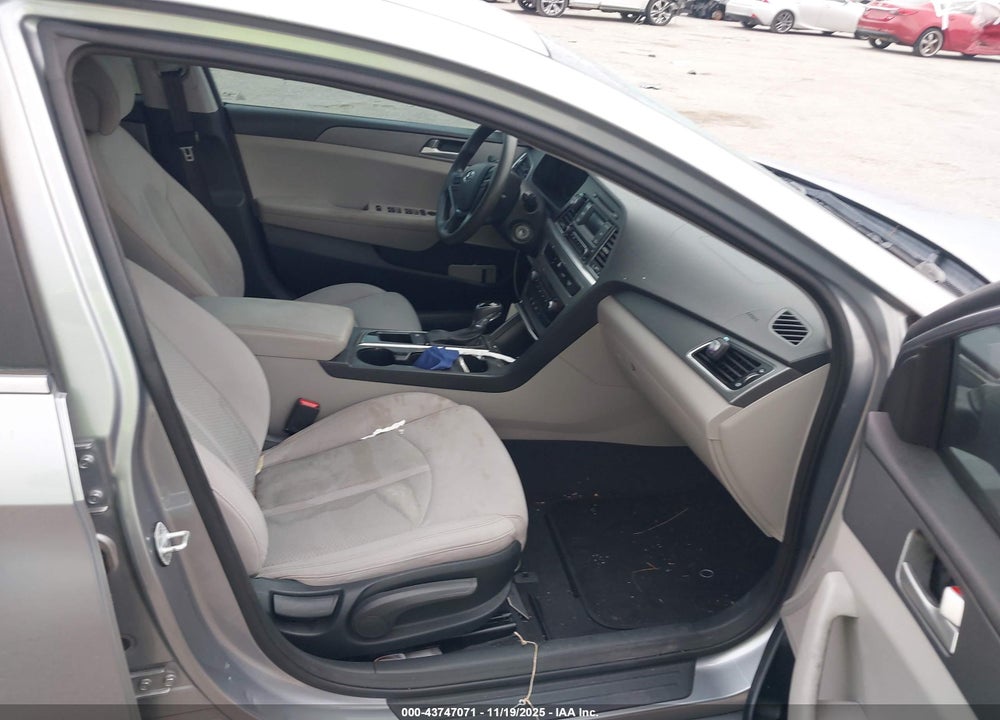 2015 HYUNDAI SONATA SE VIN: 5NPE24AF6FH008738