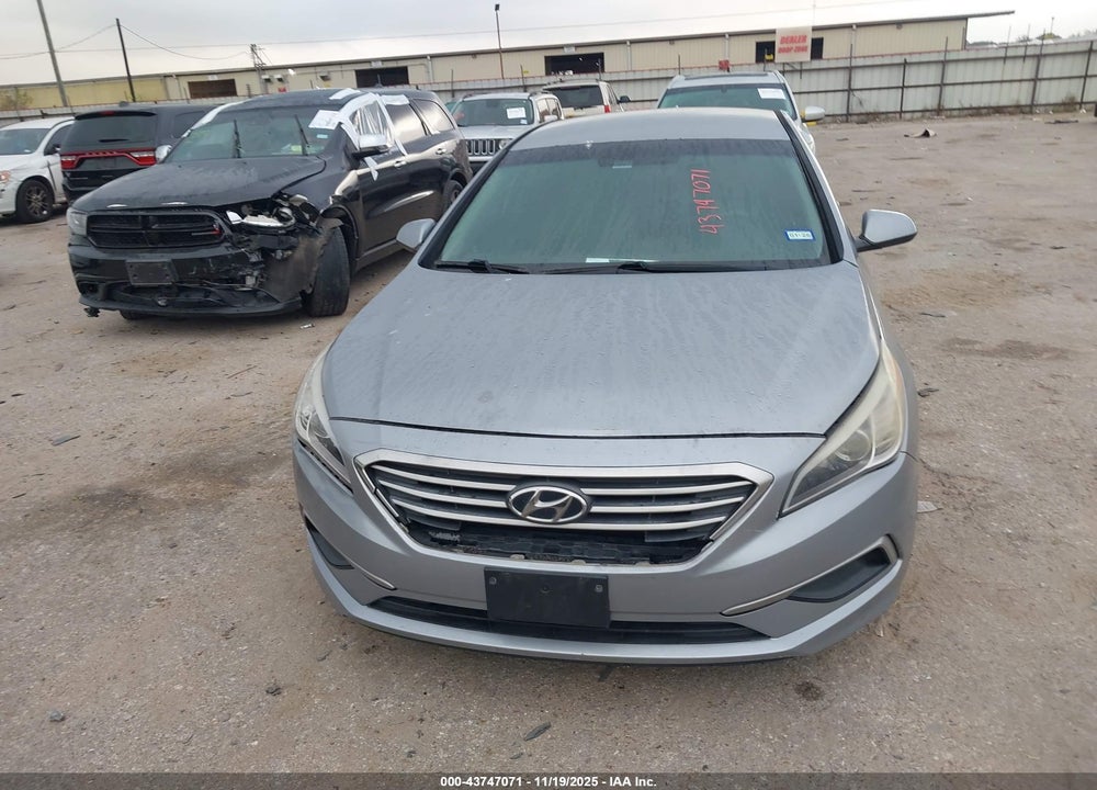 2015 HYUNDAI SONATA SE VIN: 5NPE24AF6FH008738