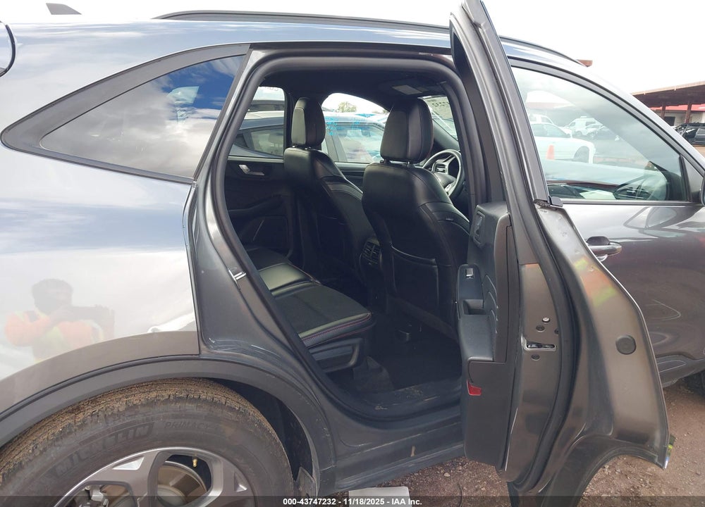 2025 FORD ESCAPE ST LINE VIN: 1FMCU0MN1SUA10440