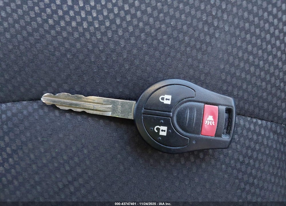 2012 NISSAN ROGUE S VIN: JN8AS5MV7CW413928