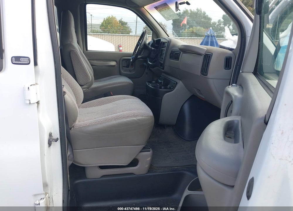 2001 CHEVROLET EXPRESS VIN: 1GAHG39R511143886