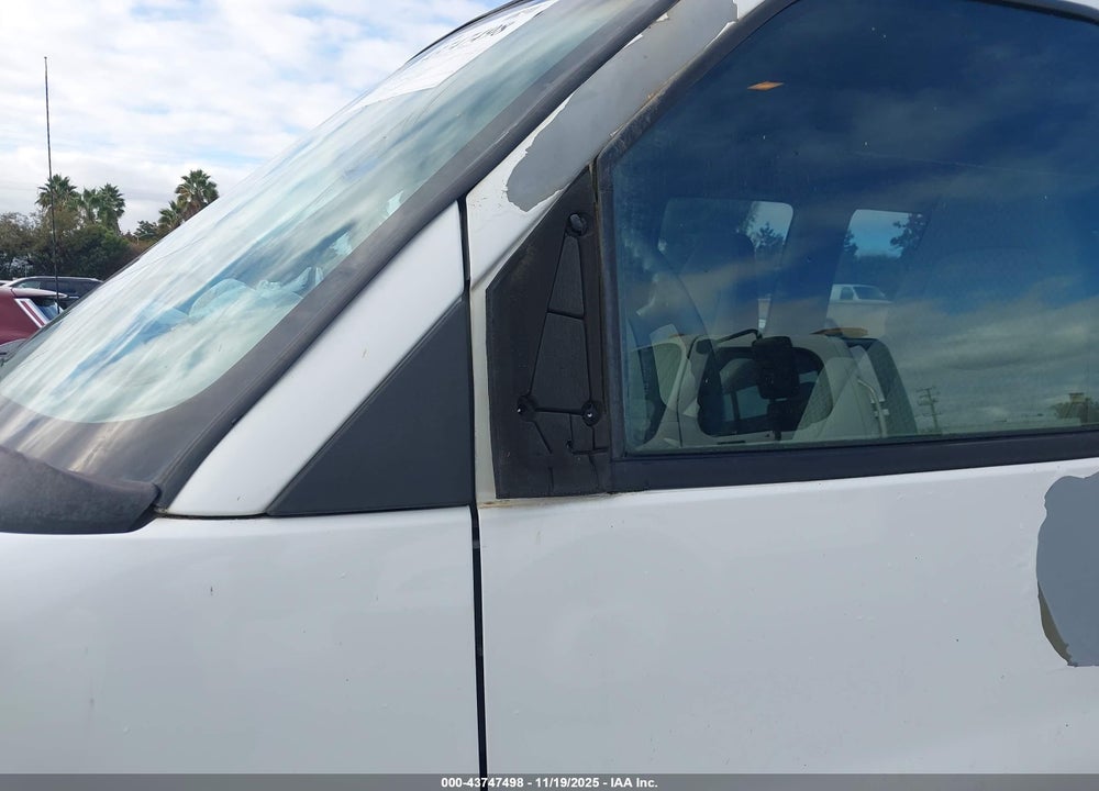 2001 CHEVROLET EXPRESS VIN: 1GAHG39R511143886