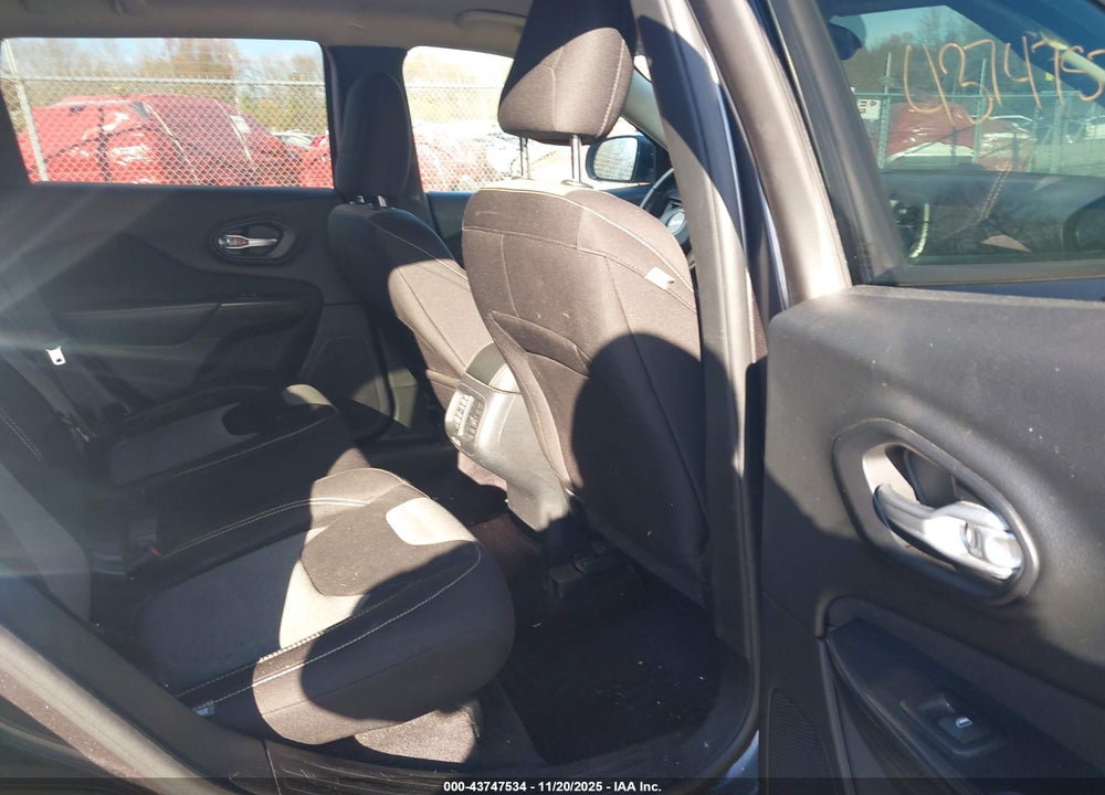 2016 JEEP CHEROKEE ALTITUDE VIN: 1C4PJMAB2GW332788
