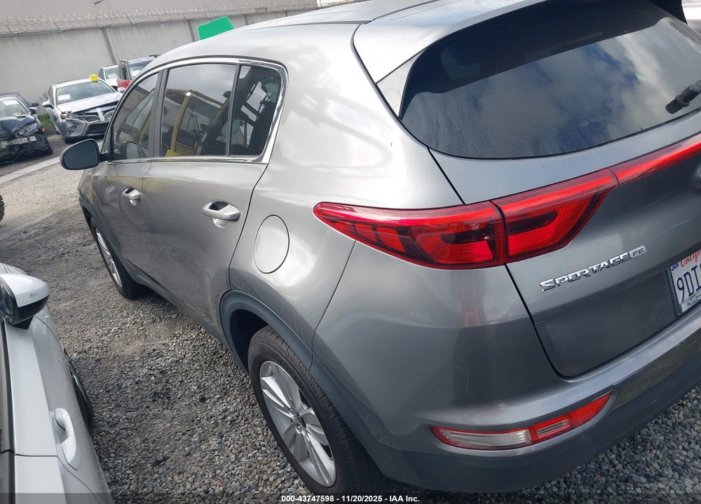 2018 KIA SPORTAGE LX VIN: KNDPM3AC8J7331902