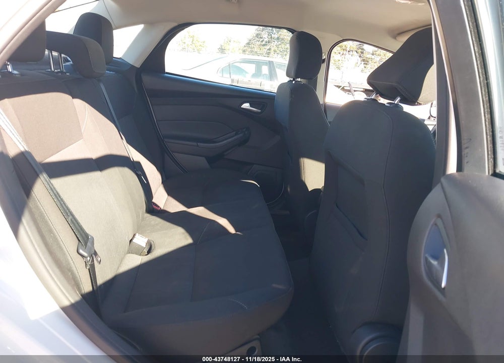 2015 FORD FOCUS SE VIN: 1FADP3F21FL206982