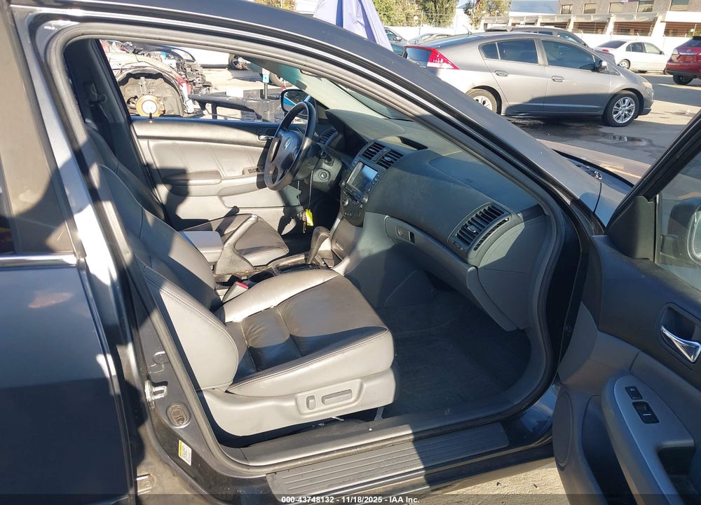 2005 HONDA ACCORD 3.0 EX VIN: 1HGCM66815A025493