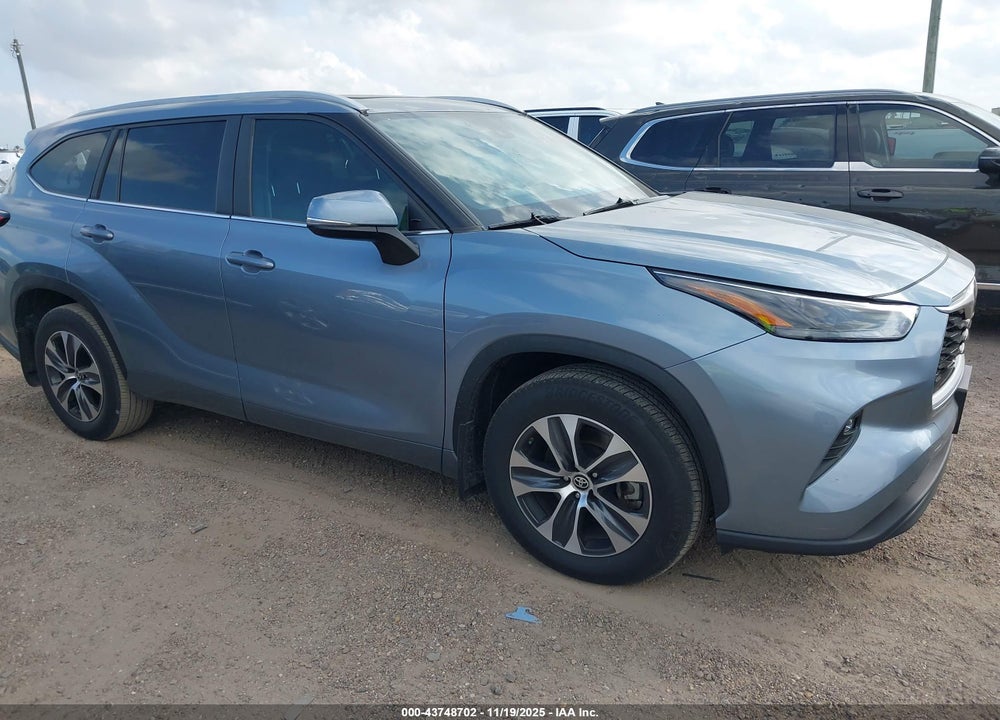 2023 TOYOTA HIGHLANDER XLE VIN: 5TDKDRAH4PS017042