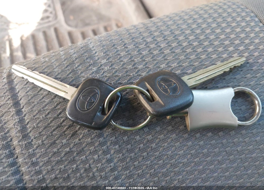 2005 TOYOTA TACOMA VIN: 5TEPX42N15Z097582