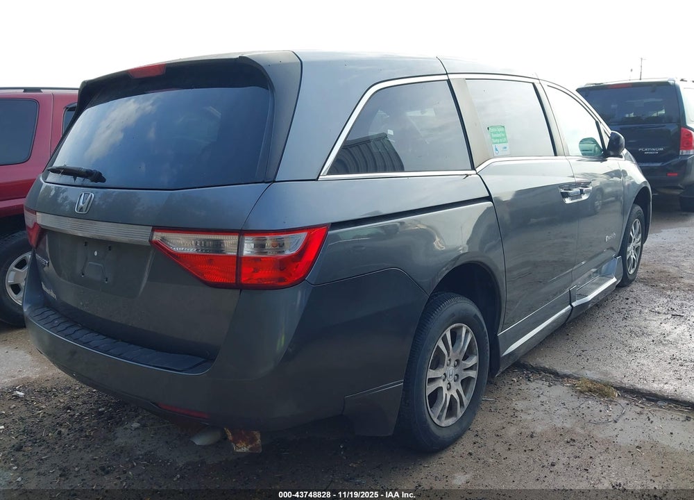 2011 HONDA ODYSSEY EX VIN: 5FNRL5H42BB090856