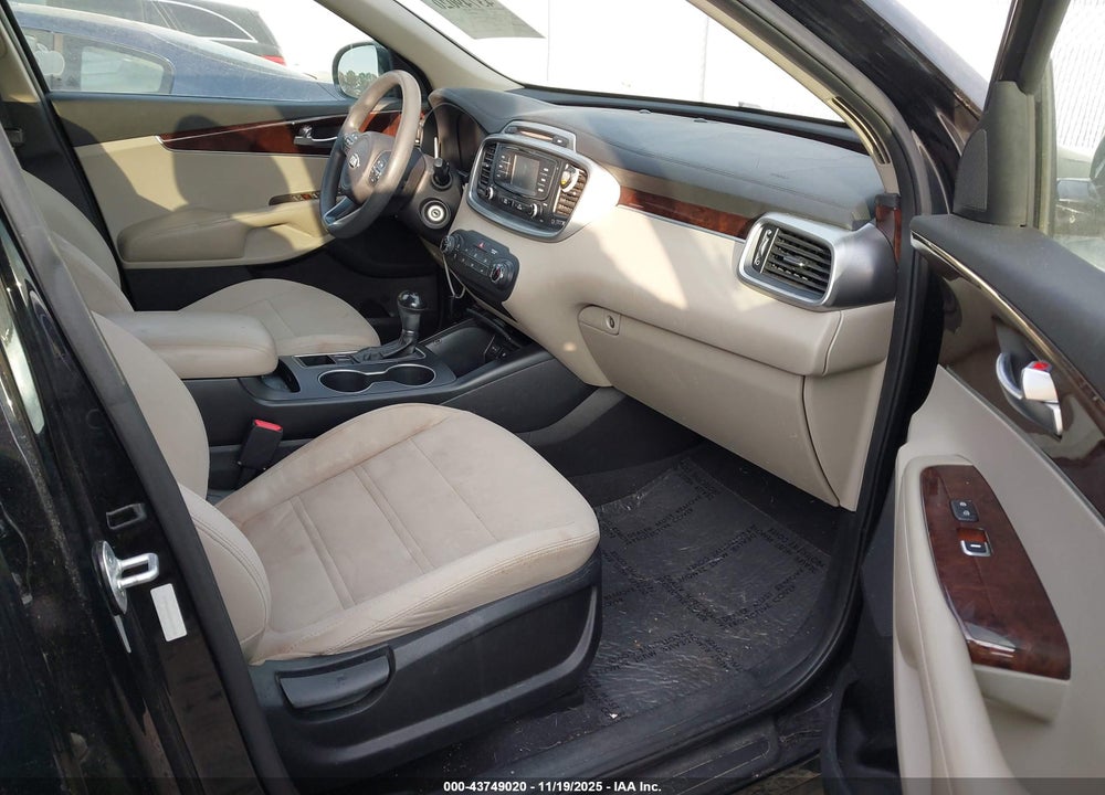 2016 KIA SORENTO 3.3L LX VIN: 5XYPG4A52GG130765