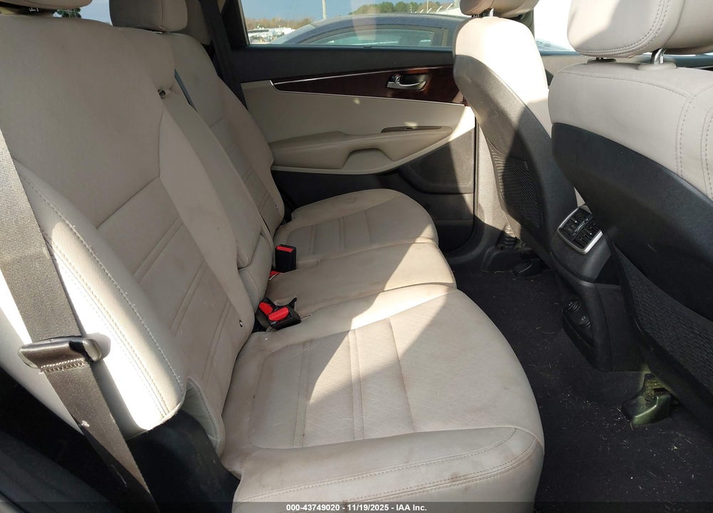 2016 KIA SORENTO 3.3L LX VIN: 5XYPG4A52GG130765