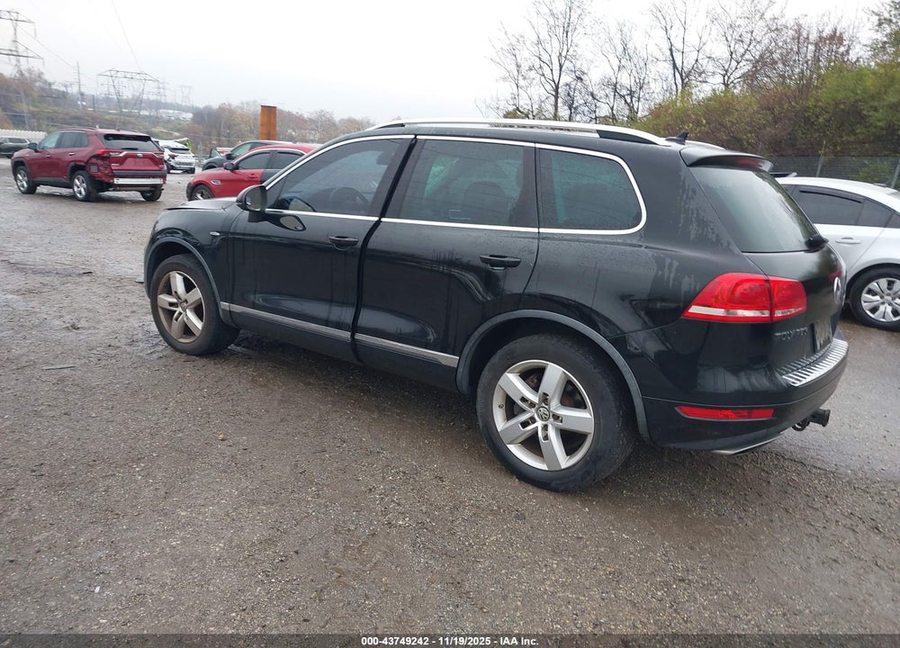2011 VOLKSWAGEN TOUAREG TDI LUX VIN: WVGFK9BPXBD005944