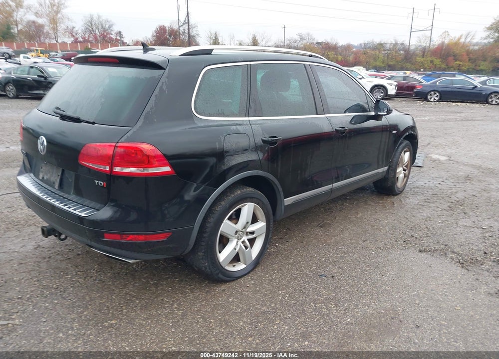 2011 VOLKSWAGEN TOUAREG TDI LUX VIN: WVGFK9BPXBD005944