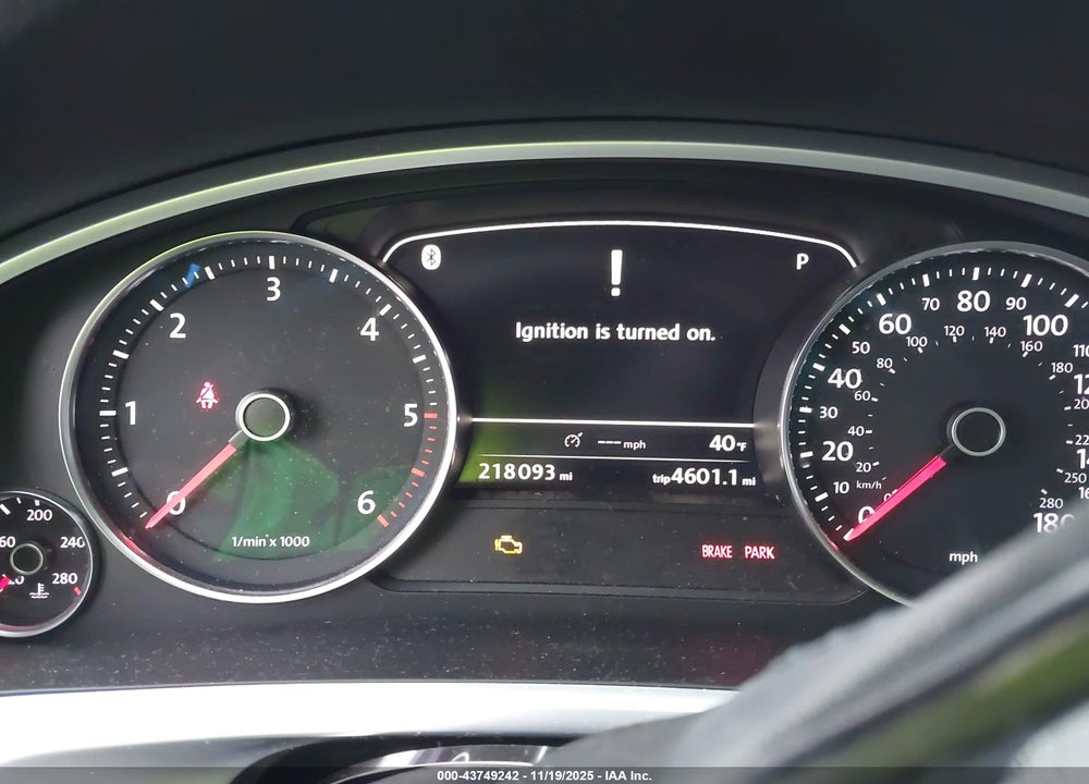 2011 VOLKSWAGEN TOUAREG TDI LUX VIN: WVGFK9BPXBD005944