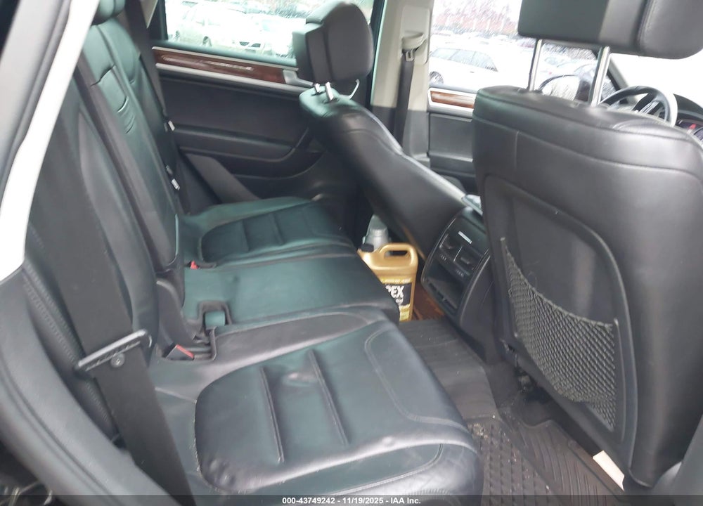 2011 VOLKSWAGEN TOUAREG TDI LUX VIN: WVGFK9BPXBD005944
