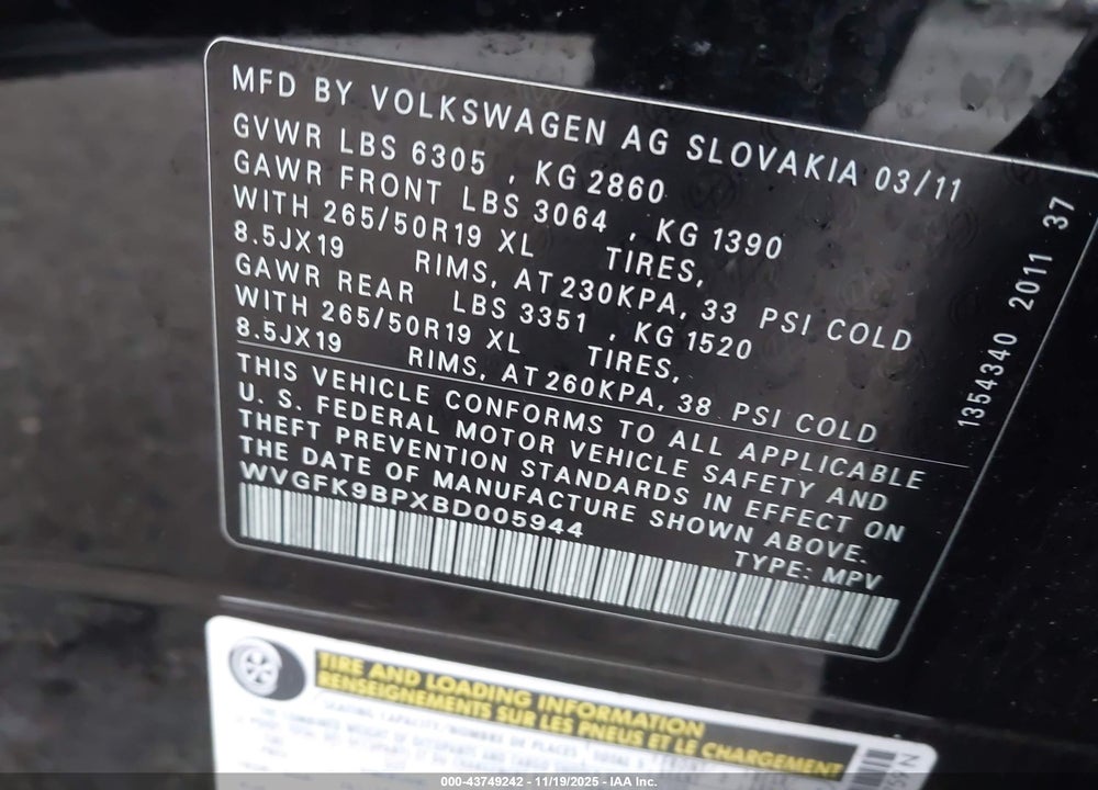 2011 VOLKSWAGEN TOUAREG TDI LUX VIN: WVGFK9BPXBD005944