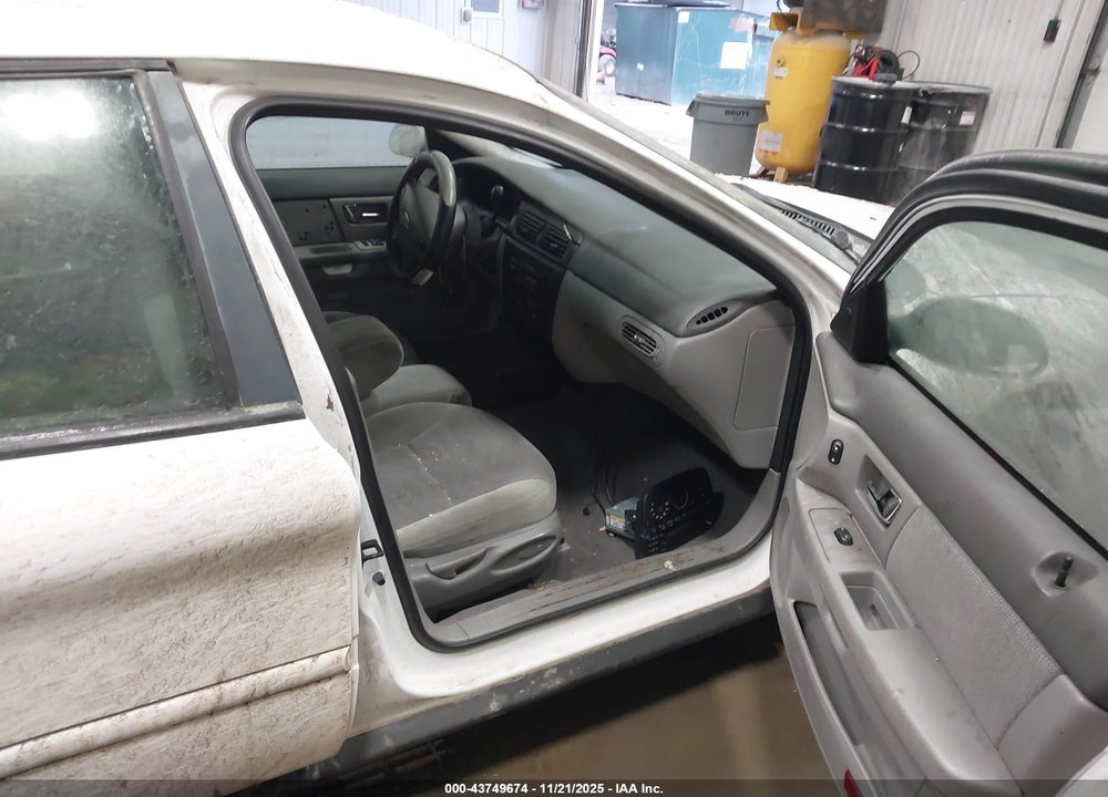 2002 FORD TAURUS SES VIN: 1FAFP55222G251423